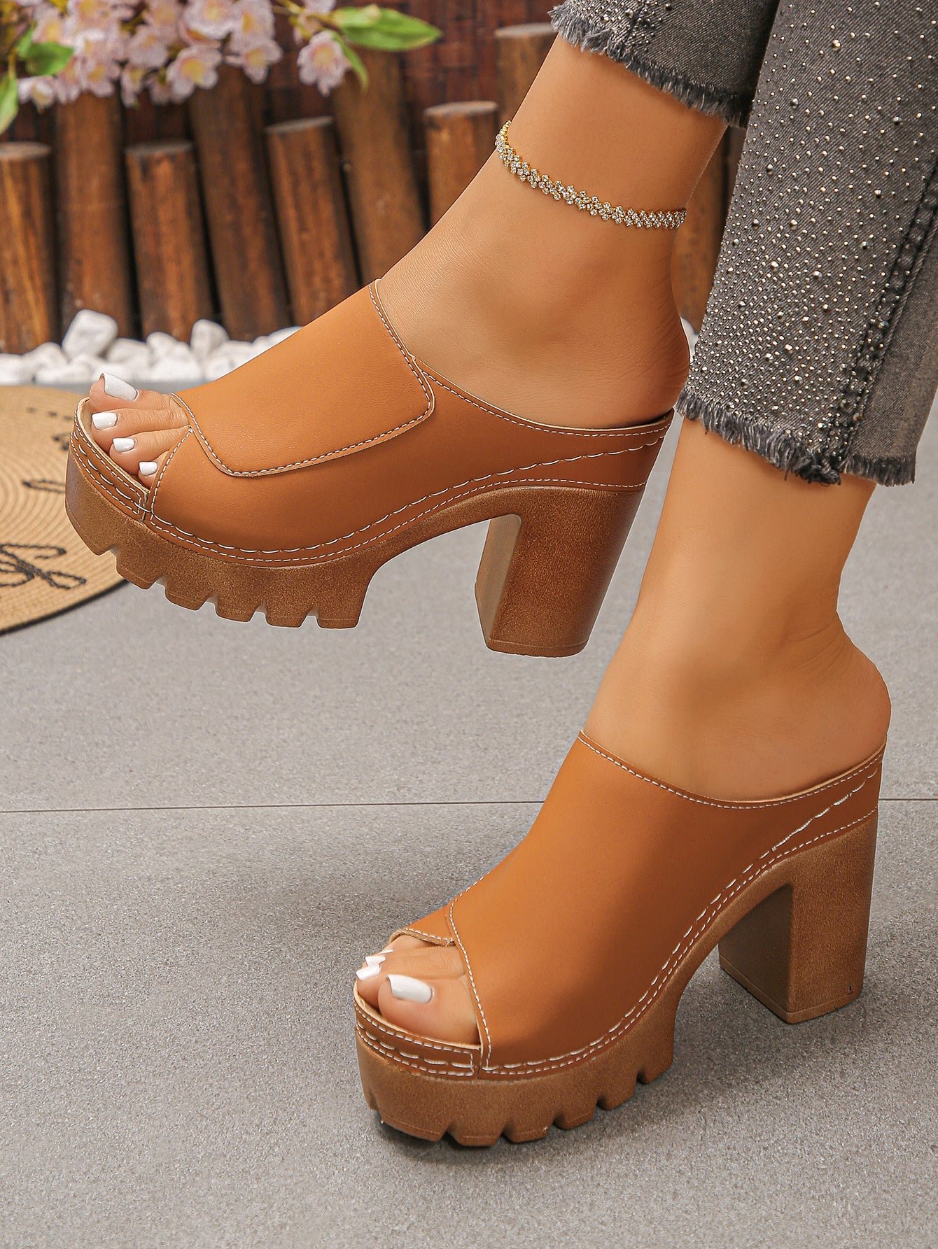 Moxley™ Beverley | The Classic Roma Block Heeled Mules